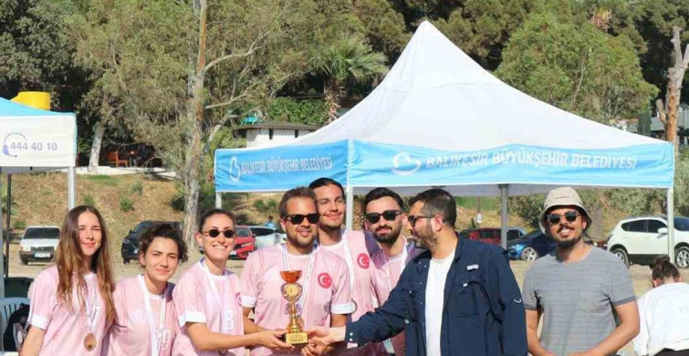 Burhaniye'de Plaj Korfbol Türkiye Şampiyonası Düzenlendi