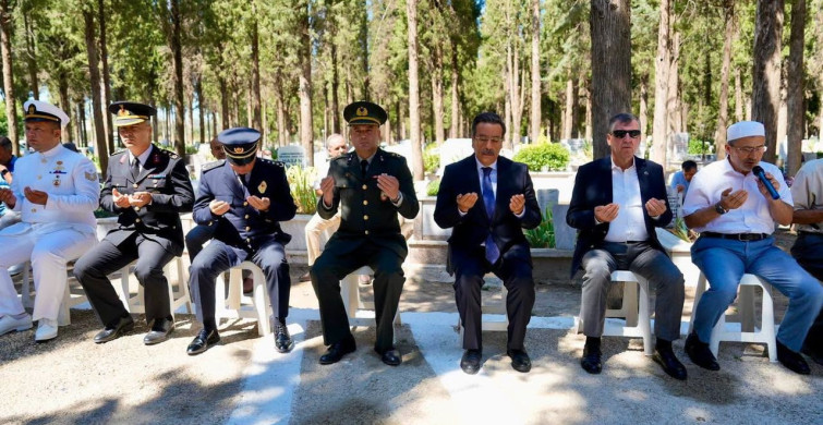 Burhaniye'de şehitlikler ziyaret edildi