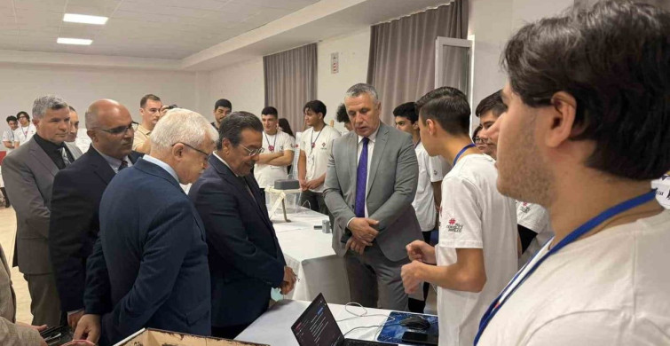 Burhaniye’de TÜBİTAK 4006-A Bilim Fuarı Açıldı