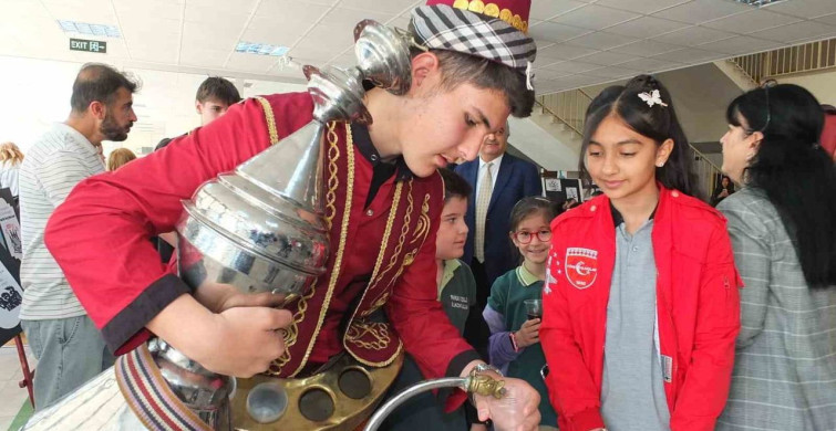 Burhaniye'deki Yıl Sonu Sergisinde Osmanlı Şerbeti İkramı