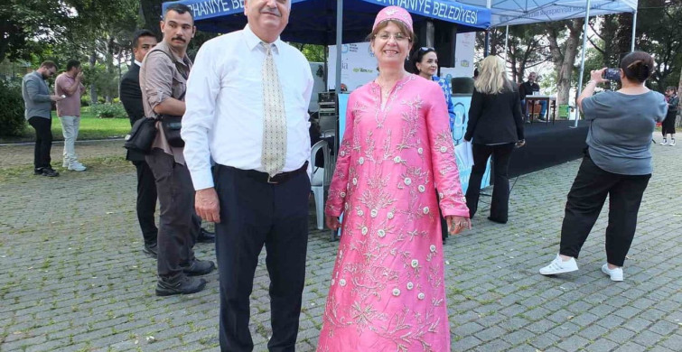 Burhaniyeli Eğitmenin Eski Zaman Gelinliği İlgi Gördü