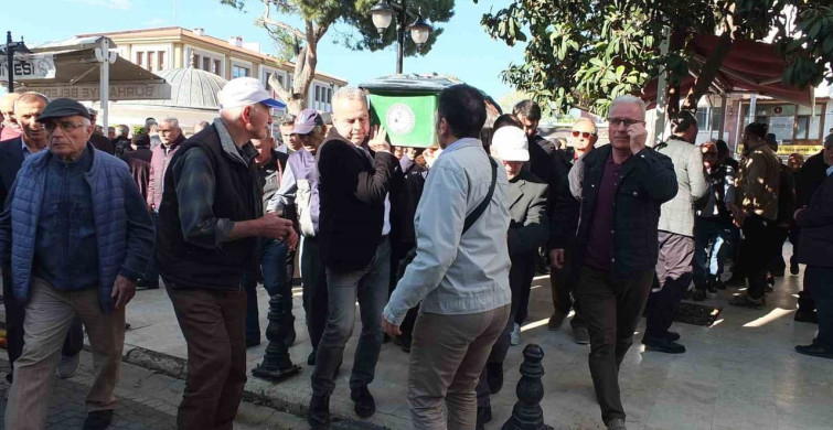 Burhaniyeli Öğretmen Rafet Solmaz Son Yolculuğuna Uğurlandı