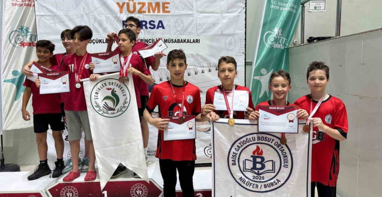 Bursa Baise Gazioğlu Bosut Ortaokulu'ndan Yüzme Şampiyonası Başarısı