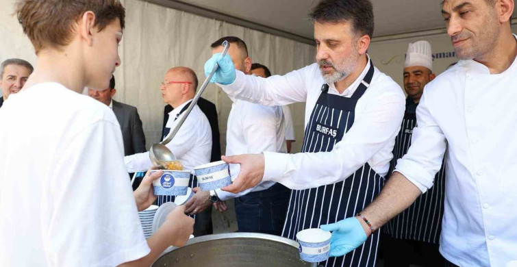 Bursa Büyükşehir’den 17 ilçede aşure ikramı