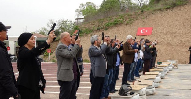 Bursa İl Emniyet Müdürü Muhtarlara Atış Eğitimi Verdi