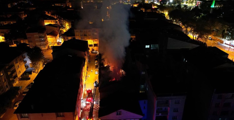 Bursa İnegöl'de Binanın Çatısında Yangın Çıktı