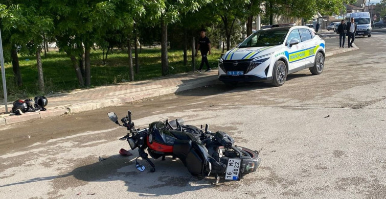 Bursa İnegöl'de Motosiklet ve Otomobil Çarpışması: 5 Yaralı