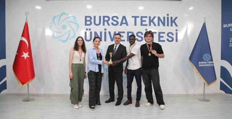 Bursa Teknik Üniversitesi'nde 12. rektörlük ve gençlik kupası ödülleri sahiplerini buldu