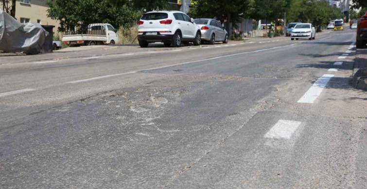 Bursa Üçevler Mahallesi'nde asfalt yenileme çalışmaları başladı