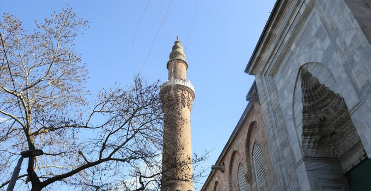 Bursa Ulu Cami'de 'Kul Hakkından Sakın' Mahyası Hazırlanıyor