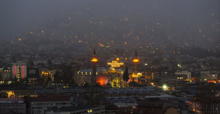 Bursa Ulu Cami'de Mahya Geleneği Devam Ediyor
