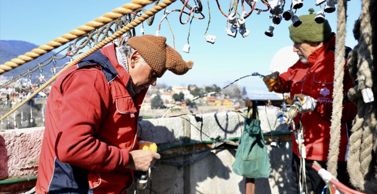 Bursa Ulu Cami'de Yeni Mahya: 'Zekat Berekettir'