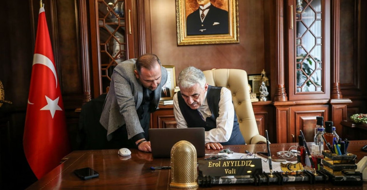 Bursa Valisi Erol Ayyıldız, Yılın Kareleri Oylamasına Katıldı