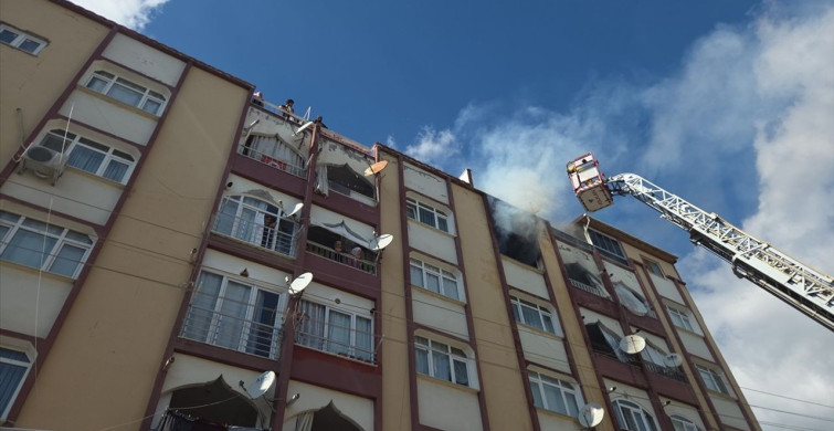 Bursa'da 5 Katlı Apartmanda Yangın Paniği