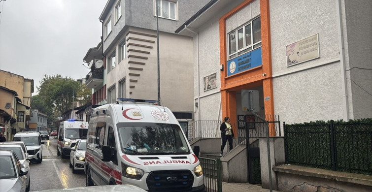 Bursa'da 6 Öğrenci Zehirlenme Şüphesiyle Hastaneye Kaldırıldı