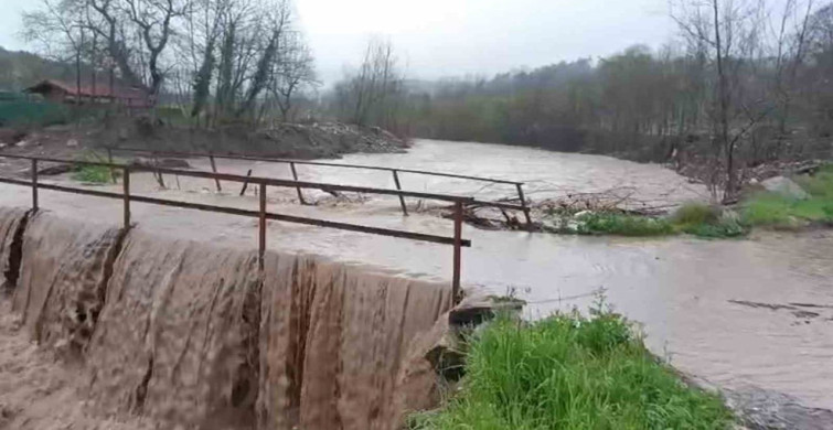 Bursa’da Aşırı Yağışlar Taşkınlara Sebep Oldu
