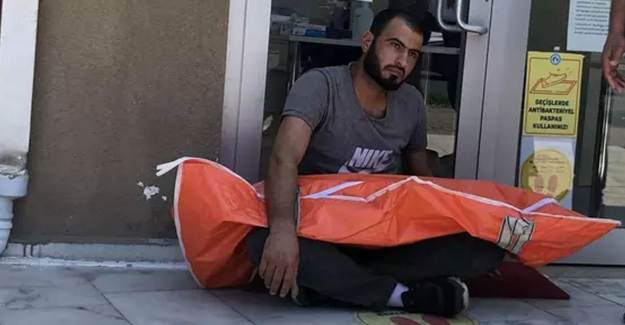 Bursa'da Baba, Oğlunun Cansız Bedeniyle Sokakta Oturdu