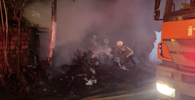 Bursa'da Barakada Yangın: 1 Kişi Dumandan Etkilendi