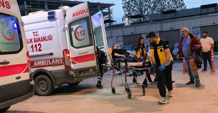 Bursa'da Beton Mikseri ve Tur Minibüsü Çarpıştı: 2 Yaralı