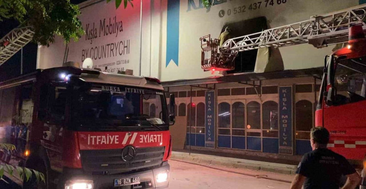 Bursa'da bir mobilya fabrikasında yangın çıktı