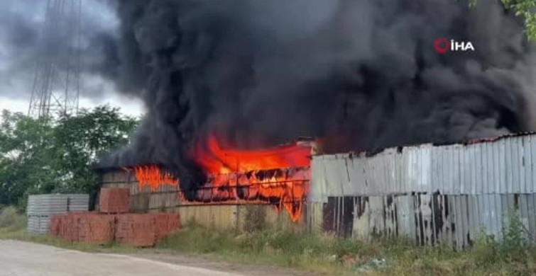 Bursa'da Boya Deposunda Yangın