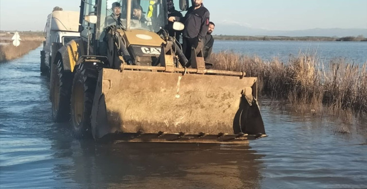Bursa'da Çapraz Çayı Taştı, Ulaşım Kesildi
