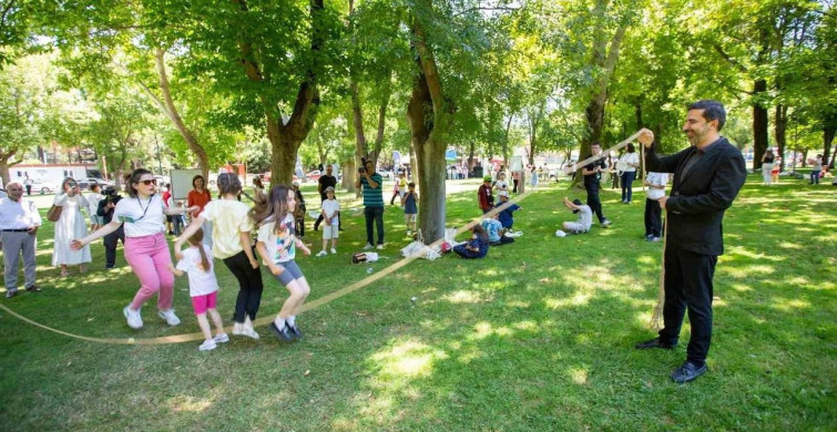 Bursa'da çocuklar sınırsız eğlence ile sokak oyunlarını yeniden keşfetti