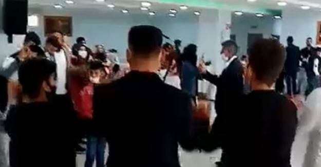 Bursa'da Düğün Salonunda Koronavirüs Kurallara Uymayanlara Ceza