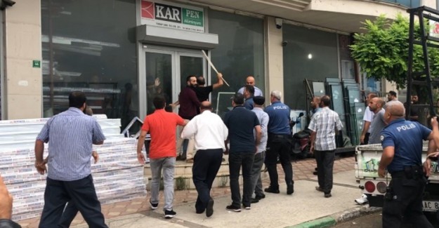Bursa’da Esnaflar Sopalarla Birbirine Girdi!