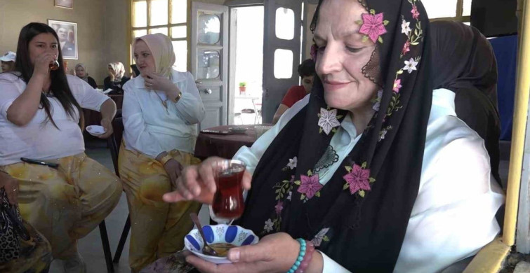 Bursa'da geleneksel yağlı güreşlerde kadınlar köyün yönetimini üstlendi
