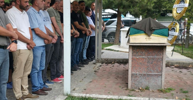 Bursa'da Havuzda Fenalaşan Çocuğun Cenazesi Defnedildi