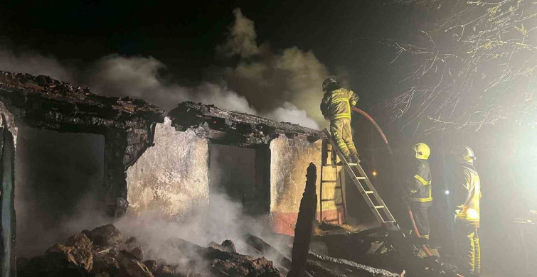 Bursa'da İki Katlı Ev Yangınla Kül Oldu