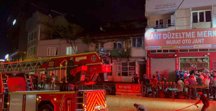 Bursa'da İki Katlı Evde Yangın Paniği