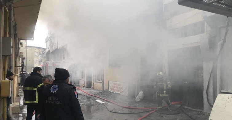 Bursa'da Kağıt Deposunda Yangın!