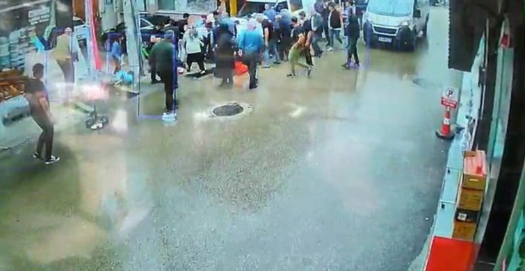 Bursa'da Kamyonet Yayaların Arasına Daldı
