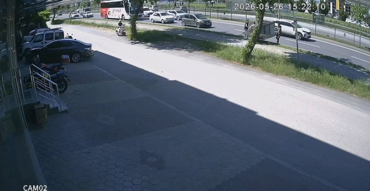 Bursa'da Kamyonetten Düşen Demir Kafes Ciddi Bir Tehlike Yarattı
