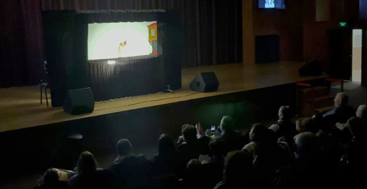 Bursa'da 'Karagöz'e İş Ardına Düş' Gölge Oyunu Sahnelendi