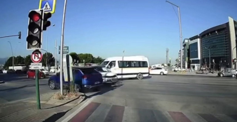 Bursa'da kırmızı ışık ihlali kazaya neden oldu