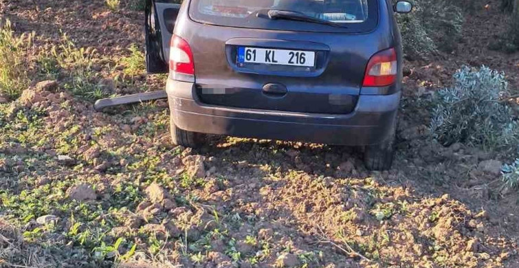 Bursa'da Kontrolden Çıkan Araç Ağaca Çarptı, Sürücü Sağ Salim Kurtuldu
