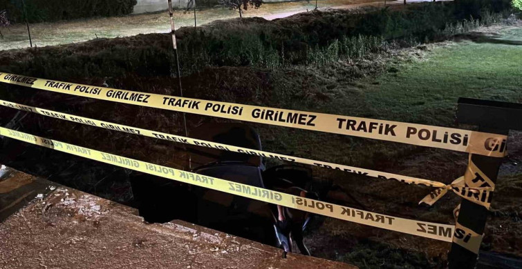 Bursa'da navigasyon hatası sonucu otomobil dereye uçtu