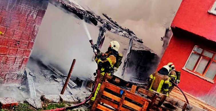 Bursa’da Odunluk Yanıp Kül Oldu