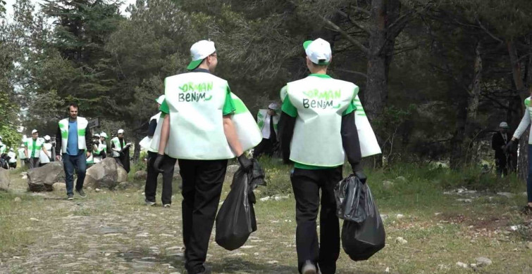Bursa'da Öğrencilerden Çevre Temizliği Örneği