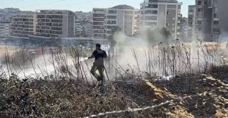 Bursa'da otluk alanda çıkan yangın itfaiye tarafından kontrol altına alındı