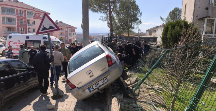 Bursa'da Otomobil Kazası: Bir Çocuk Hayatını Kaybetti