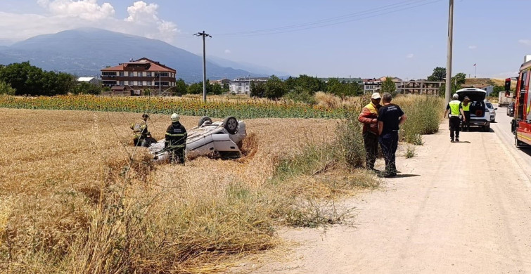 Bursa'da otomobil takla atarak buğday tarlasına uçtu: 1 yaralı