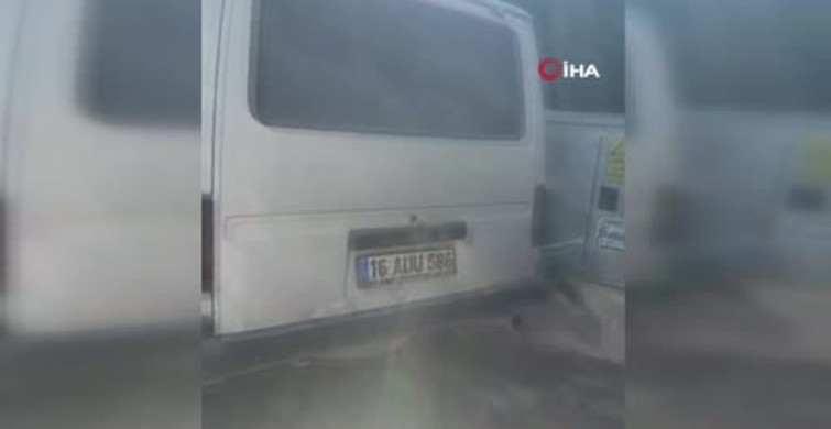 Bursa'da otomobil ve minibüs çarpıştı: 3 yaralı