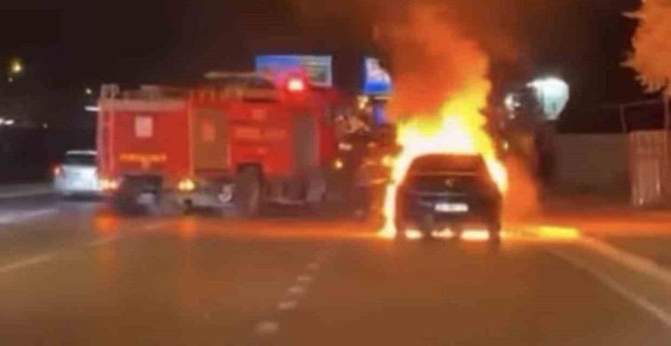 Bursa'da otomobil yangını: Seyir halindeki araç alev topuna döndü