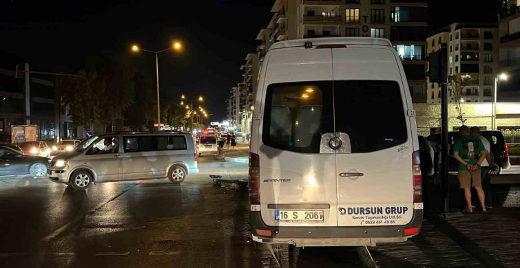 Bursa'da servis minibüsü refüje çıktı, 1 yaralı