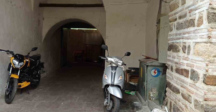 Bursa'da tarihi iç fidan han acil restorasyon bekliyor