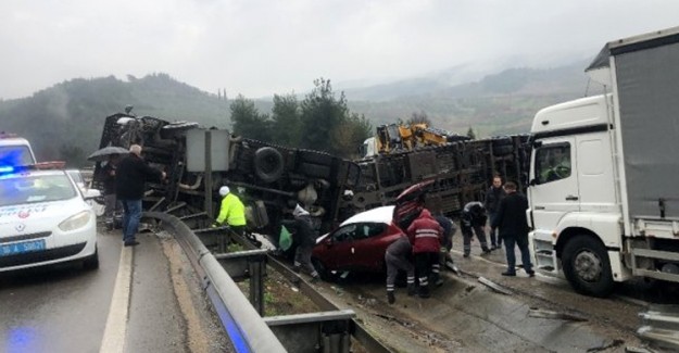 Bursa'da TIR Devrildi! 